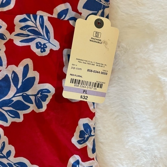 Nwt St. John’s Bay sleeveless shirt color red white and blue size petite large - Picture 2 of 3